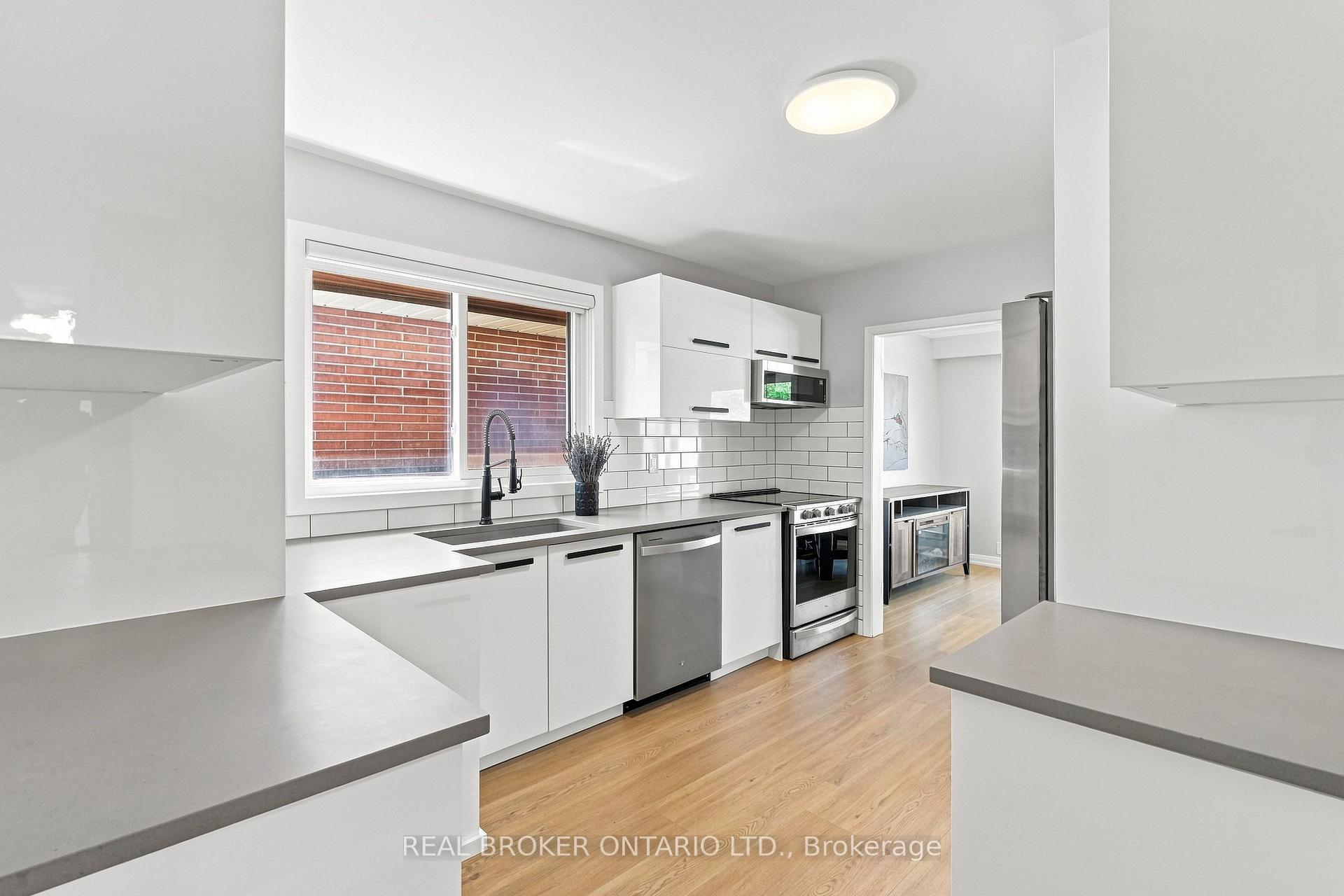 Photo 8 of 7 Allison Drive, Etobicoke, Stonegate-Queensway — HOMEH