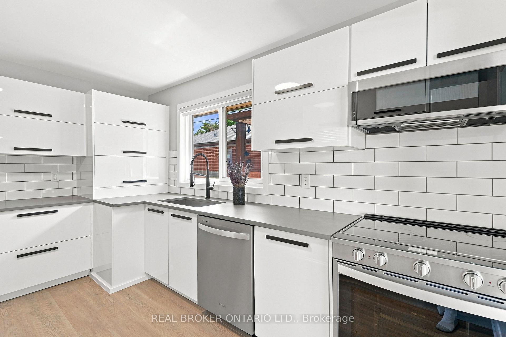 Photo 9 of 7 Allison Drive, Etobicoke, Stonegate-Queensway — HOMEH
