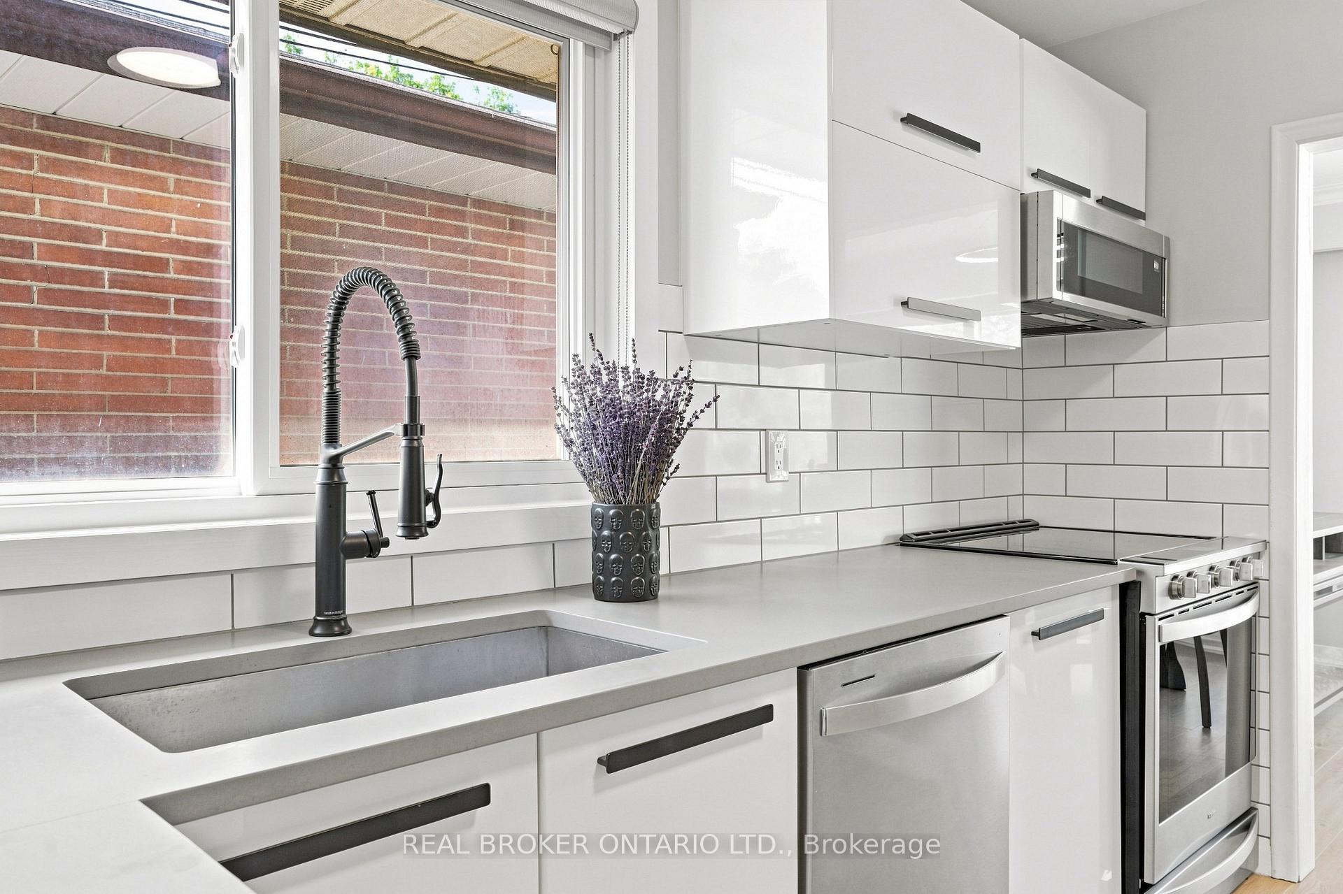 Photo 12 of 7 Allison Drive, Etobicoke, Stonegate-Queensway — HOMEH