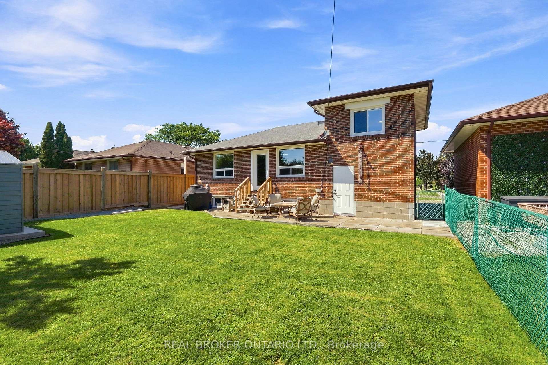 Photo 37 of 7 Allison Drive, Etobicoke, Stonegate-Queensway — HOMEH