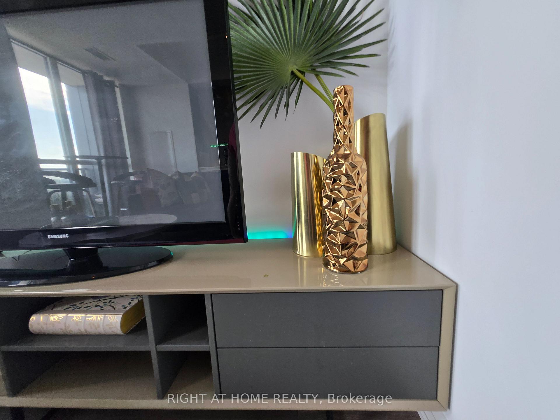 Photo 9 of Unit 715, 2301 Danforth Avenue, Toronto, East End-Danforth — HOMEH