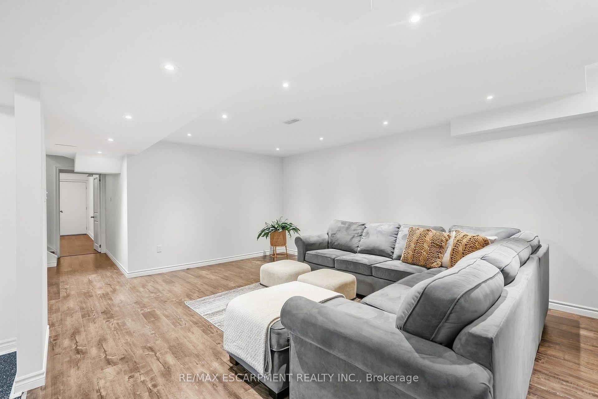 Photo 37 of 32 Wimberly Avenue, Hamilton, Waterdown — HOMEH