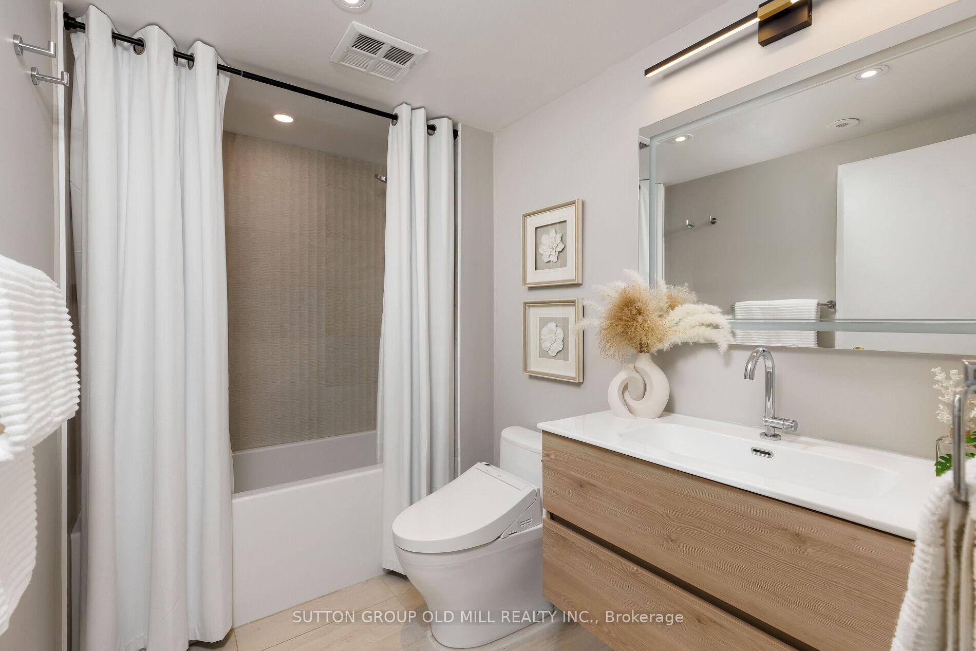 Photo 3 of Unit 809, 46 Western Battery Road, Toronto, Niagara — HOMEH