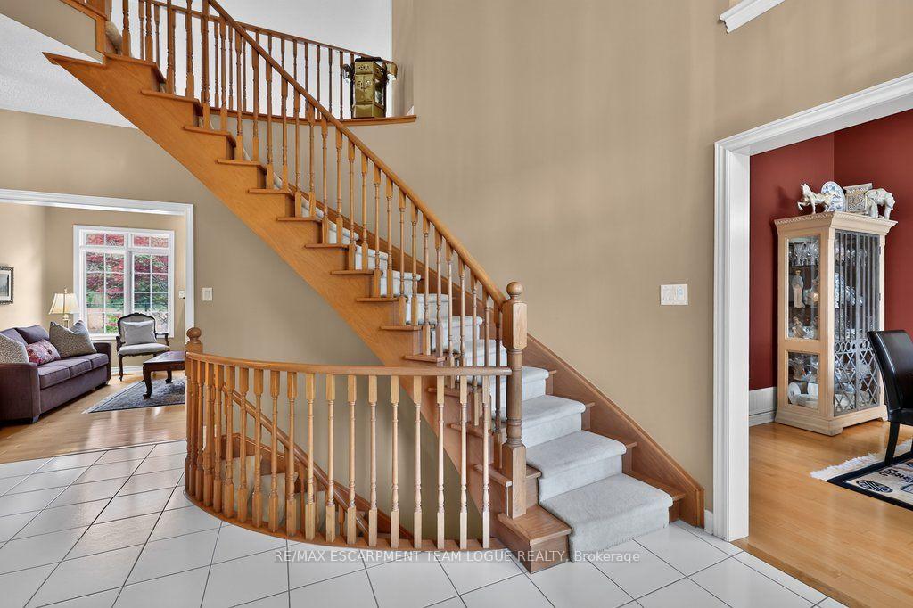 Photo 3 of 4168 Stonebridge Crescent, Burlington, Rose — HOMEH