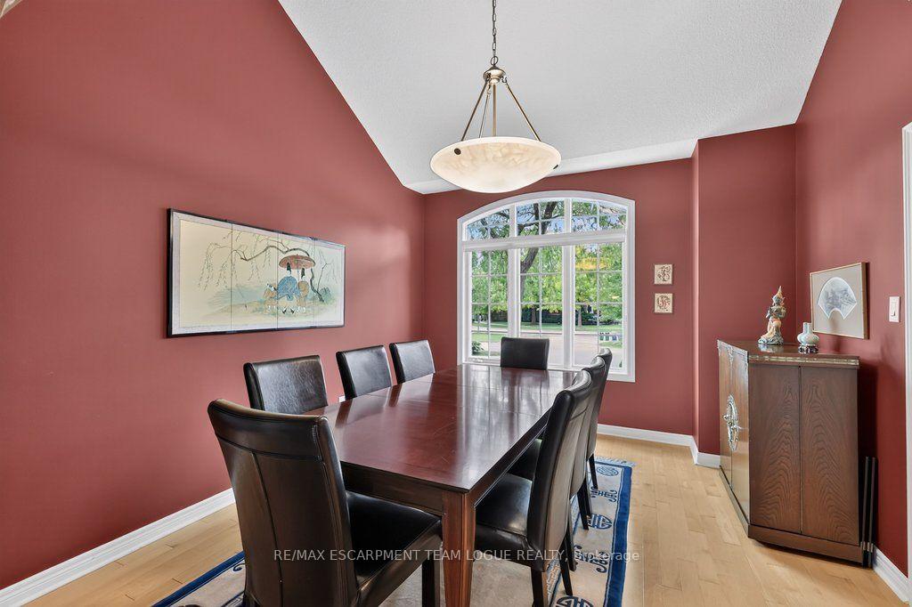Photo 4 of 4168 Stonebridge Crescent, Burlington, Rose — HOMEH