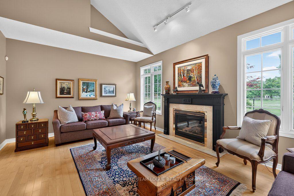 Photo 13 of 4168 Stonebridge Crescent, Burlington, Rose — HOMEH
