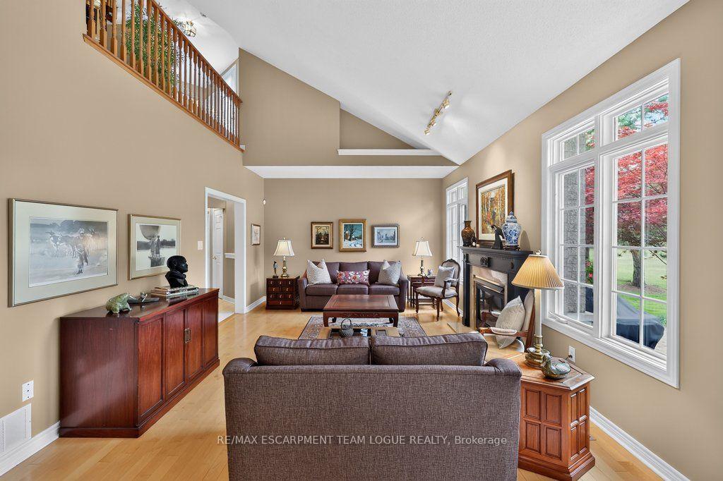 Photo 14 of 4168 Stonebridge Crescent, Burlington, Rose — HOMEH