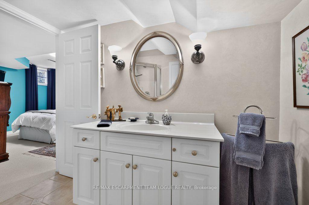 Photo 40 of 4168 Stonebridge Crescent, Burlington, Rose — HOMEH