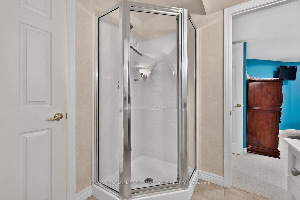 Photo 41 of 4168 Stonebridge Crescent, Burlington, Rose — HOMEH