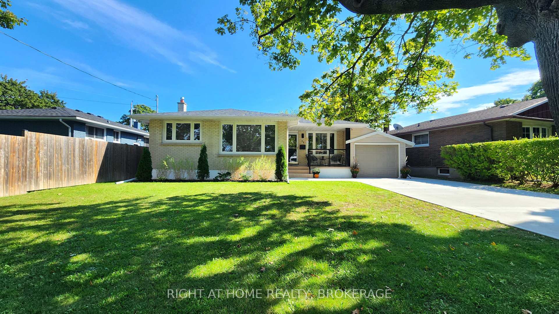 Photo 2 of 34 Densgrove Drive, St. Catharines, Vine/Linwell — HOMEH