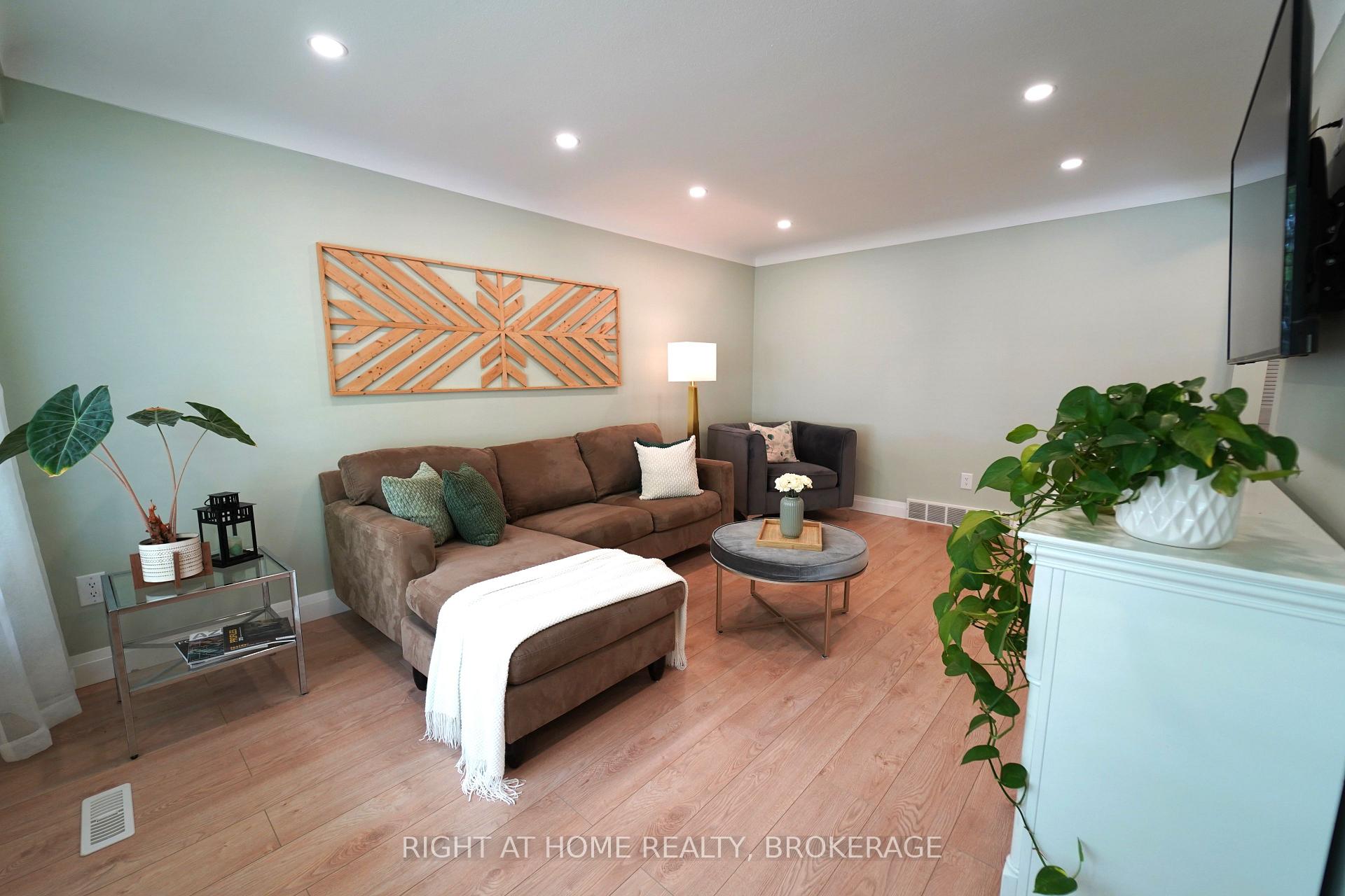 Photo 5 of 34 Densgrove Drive, St. Catharines, Vine/Linwell — HOMEH