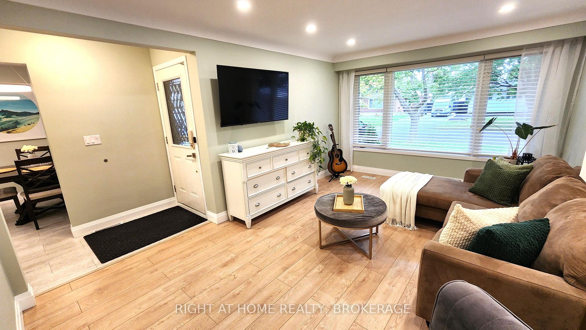 Photo 6 of 34 Densgrove Drive, St. Catharines, Vine/Linwell — HOMEH