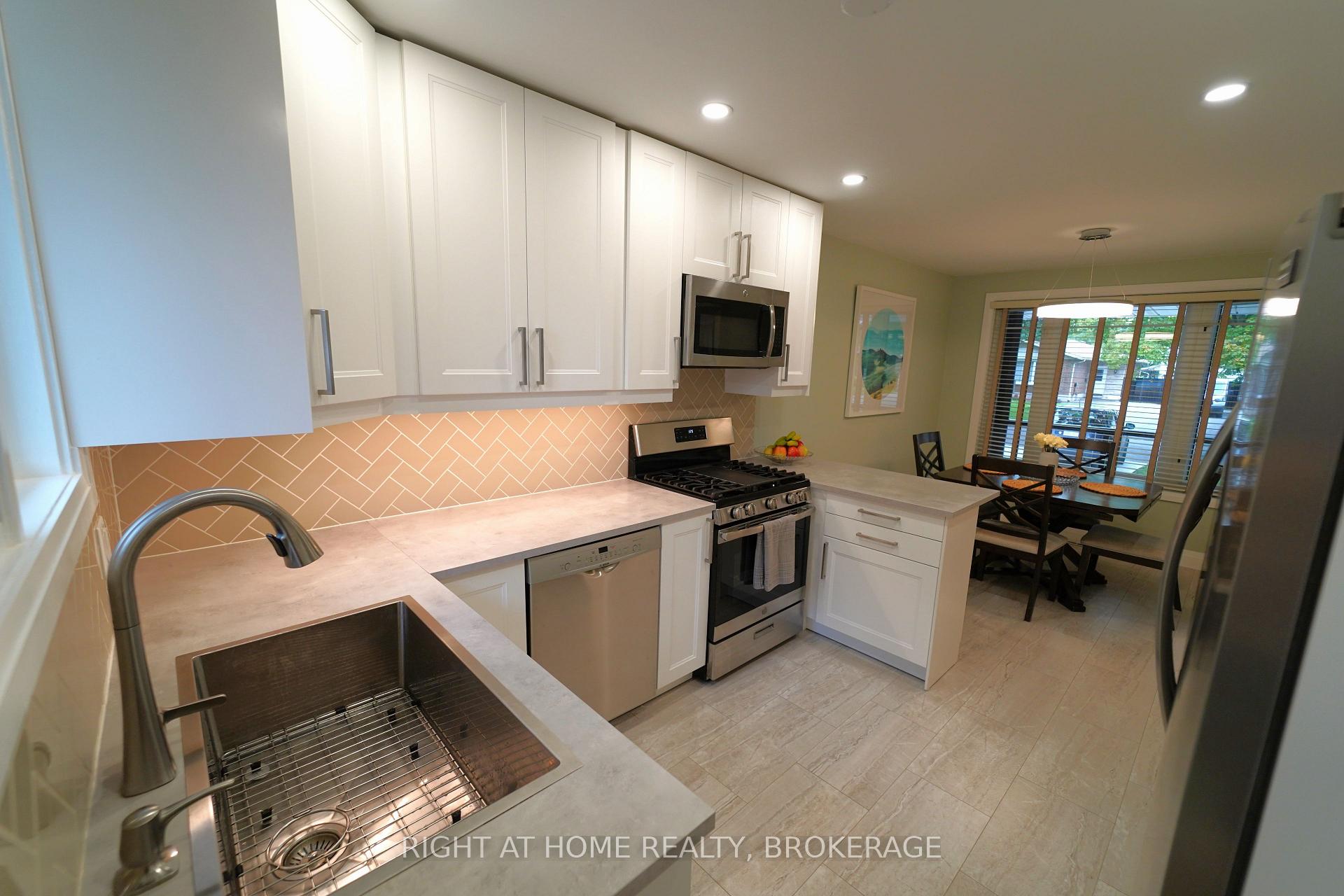 Photo 11 of 34 Densgrove Drive, St. Catharines, Vine/Linwell — HOMEH