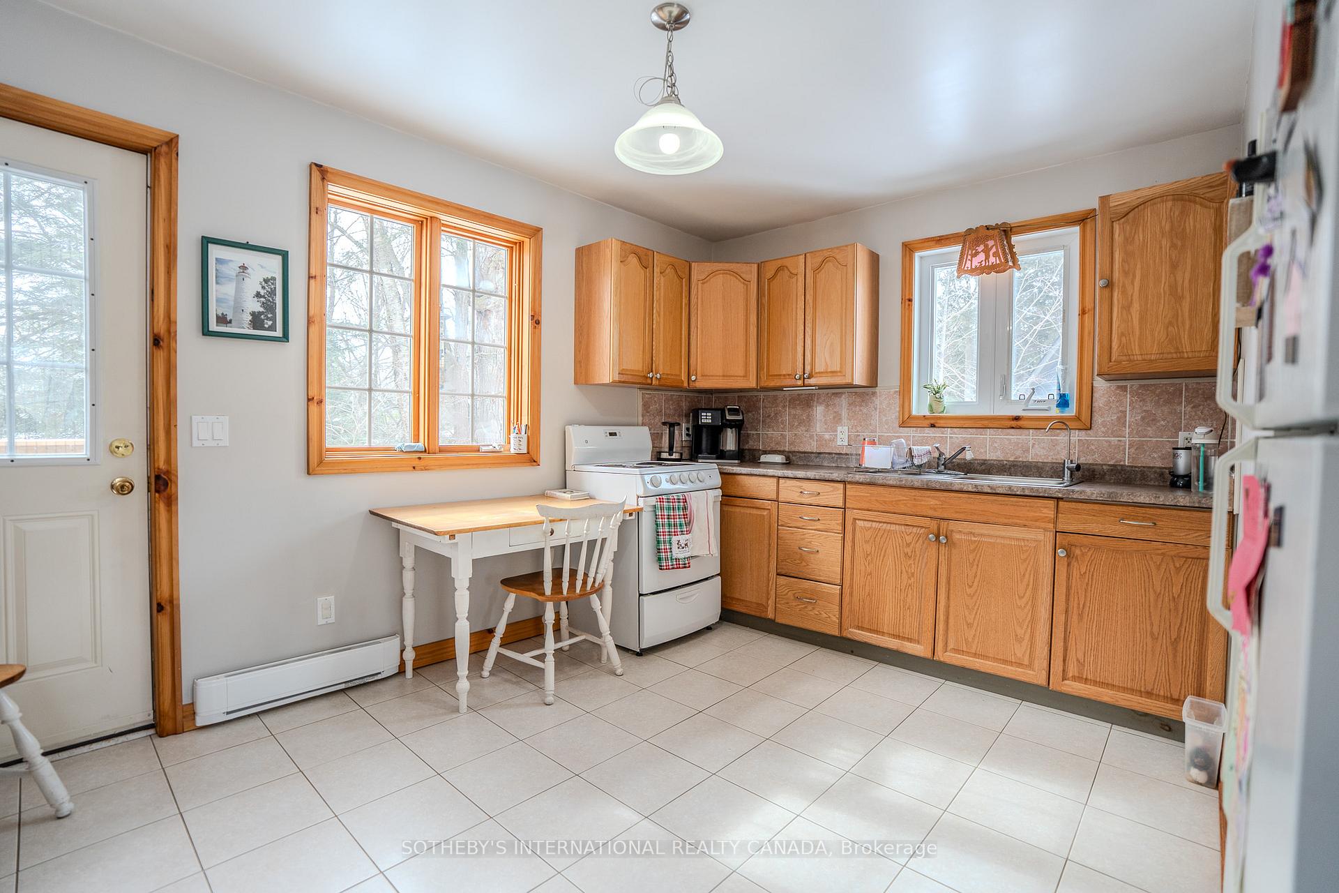 Photo 17 of 929 Tanglewood Drive, Huron-Kinloss — HOMEH