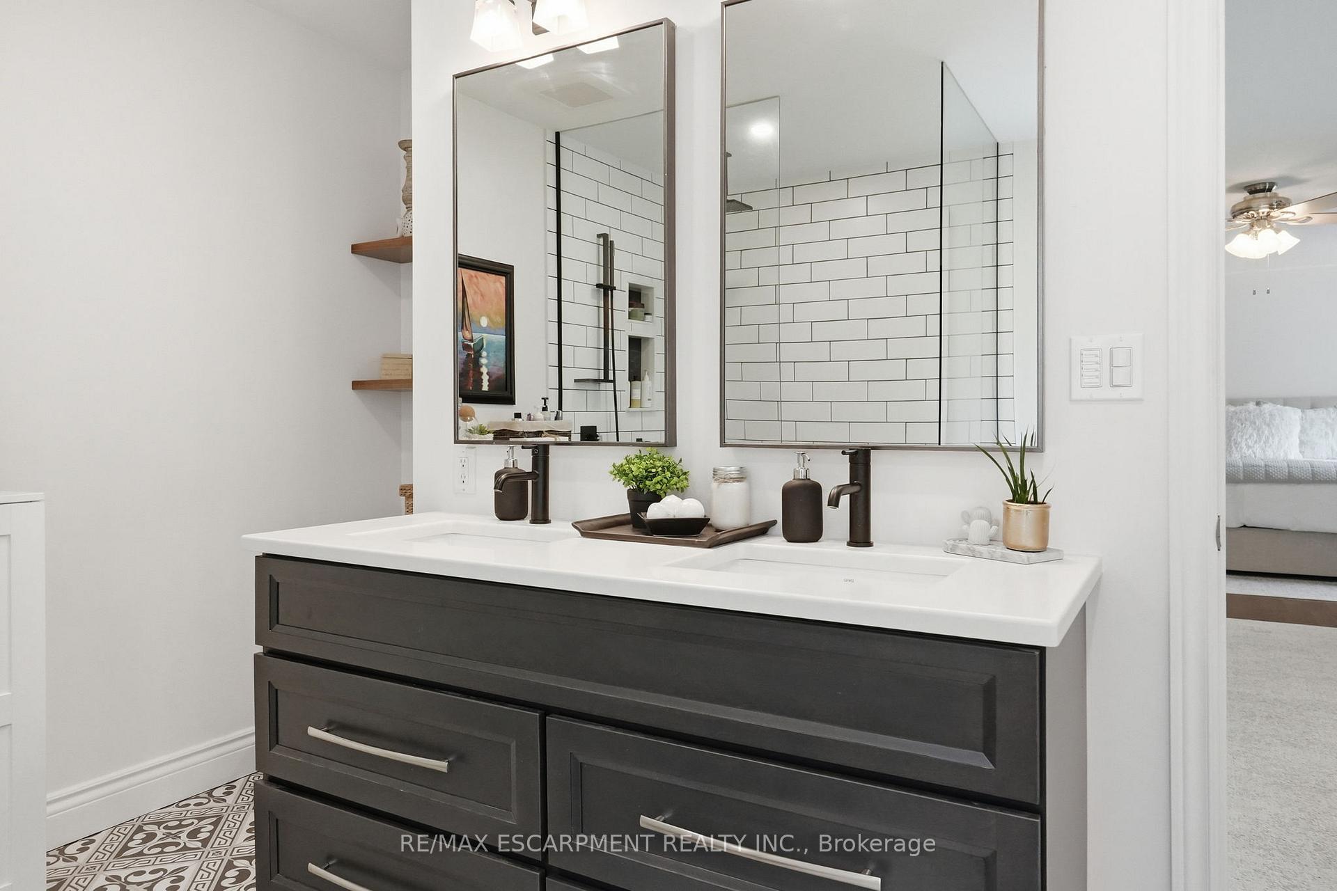 Photo 25 of 5347 Jameson Crescent, Burlington, Orchard — HOMEH