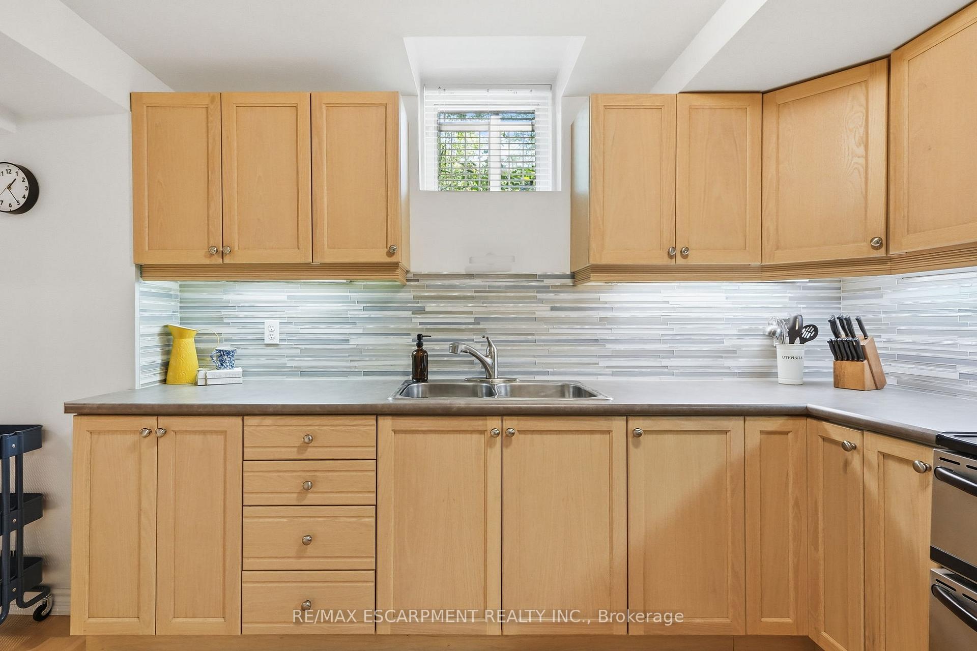 Photo 36 of 5347 Jameson Crescent, Burlington, Orchard — HOMEH