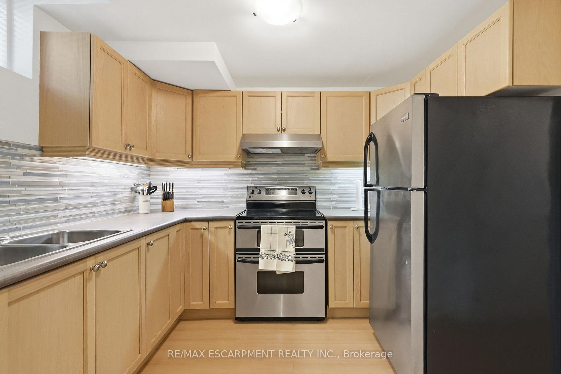 Photo 37 of 5347 Jameson Crescent, Burlington, Orchard — HOMEH