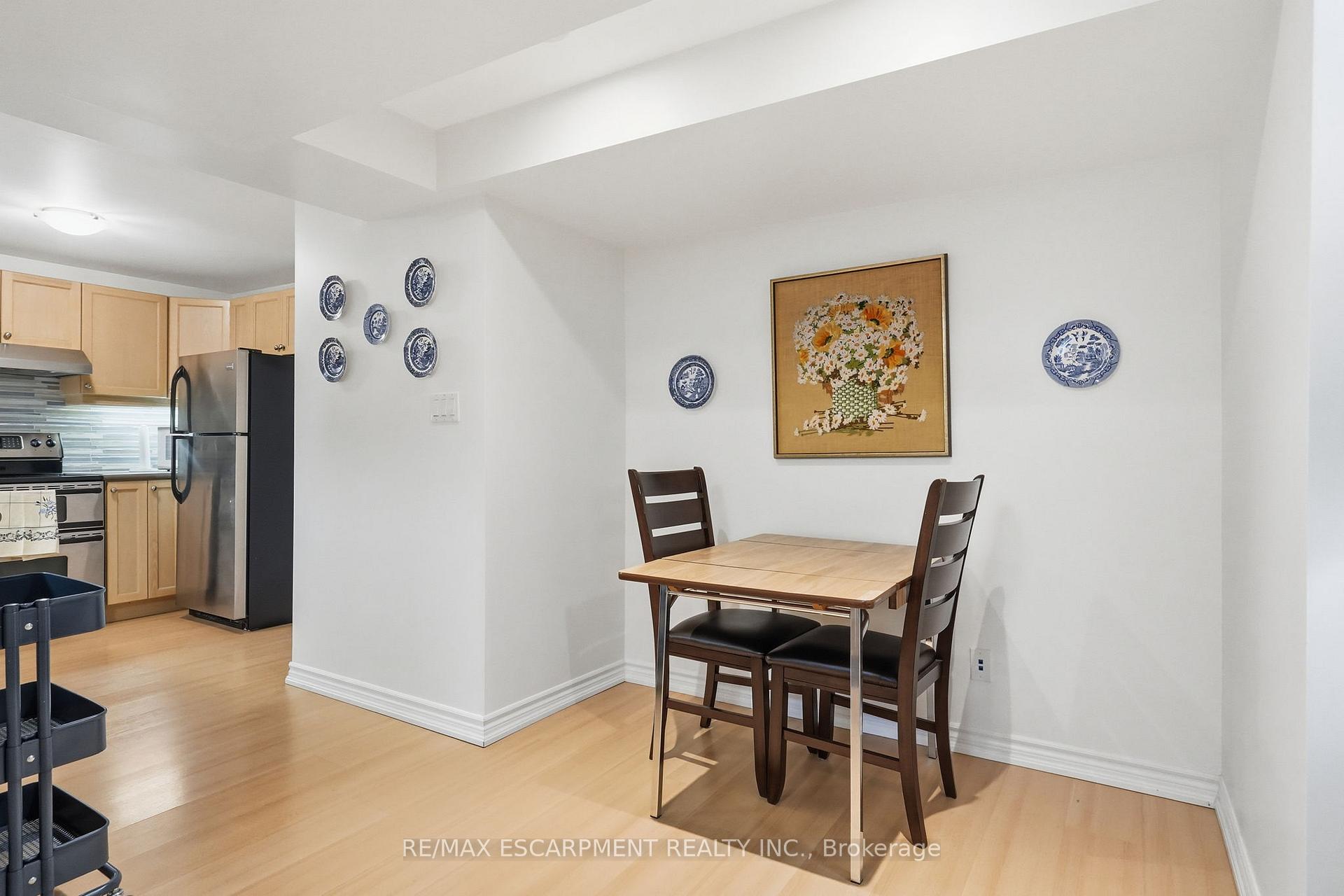 Photo 38 of 5347 Jameson Crescent, Burlington, Orchard — HOMEH