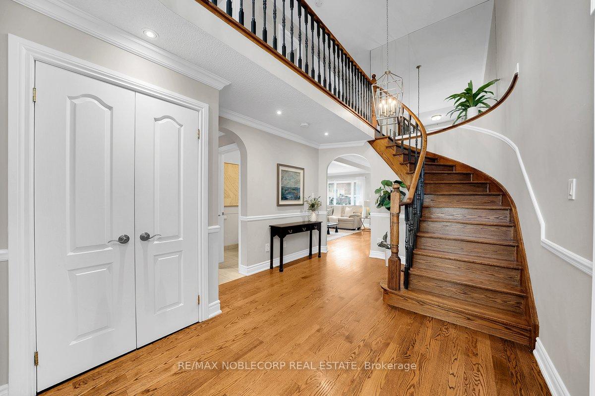 Photo 6 of 3 Castlehill Road, Vaughan, Maple — HOMEH
