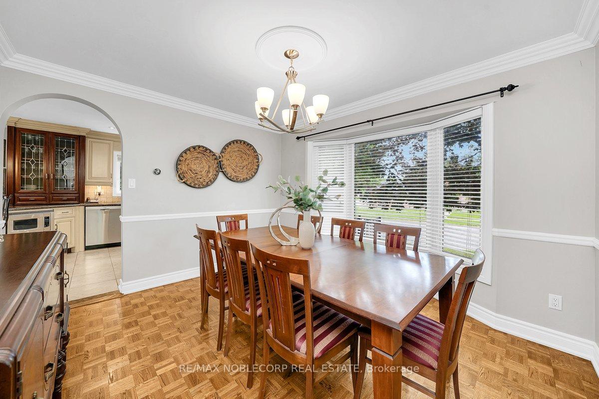 Photo 9 of 3 Castlehill Road, Vaughan, Maple — HOMEH
