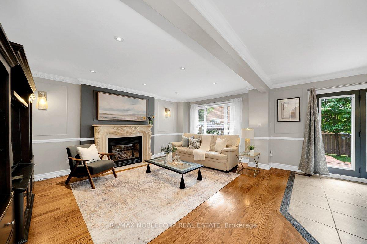 Photo 10 of 3 Castlehill Road, Vaughan, Maple — HOMEH