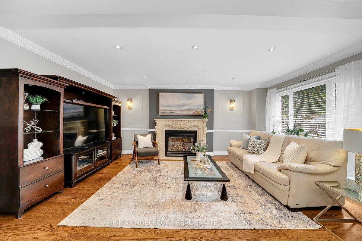 Photo 11 of 3 Castlehill Road, Vaughan, Maple — HOMEH