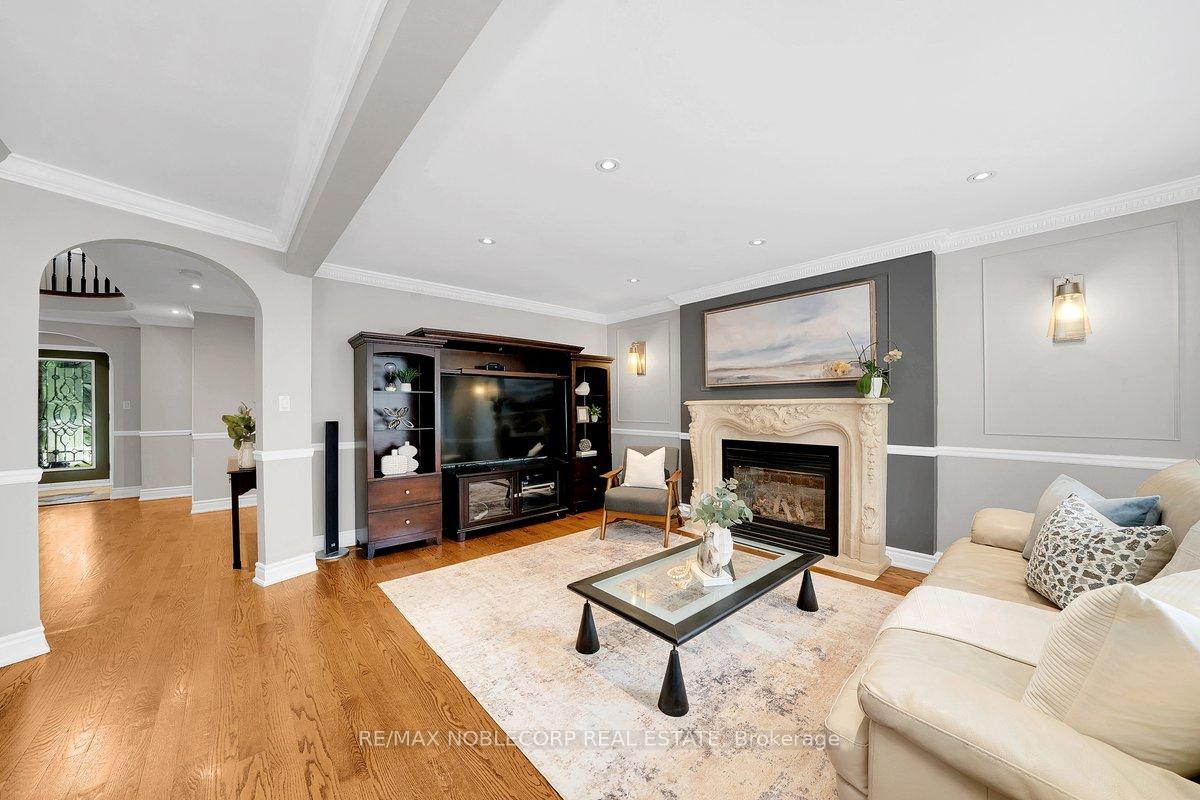 Photo 12 of 3 Castlehill Road, Vaughan, Maple — HOMEH
