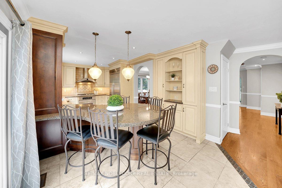 Photo 15 of 3 Castlehill Road, Vaughan, Maple — HOMEH