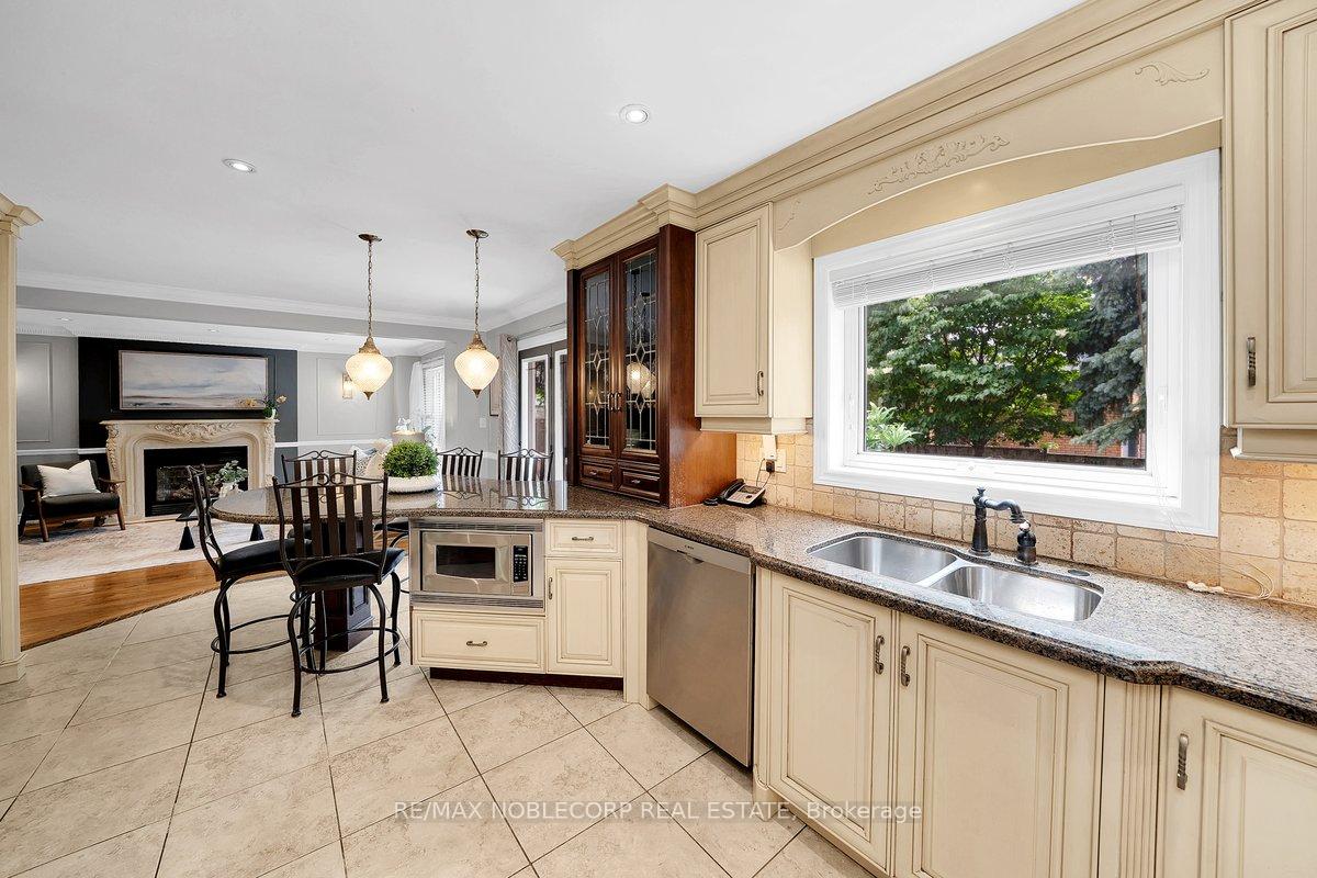 Photo 18 of 3 Castlehill Road, Vaughan, Maple — HOMEH