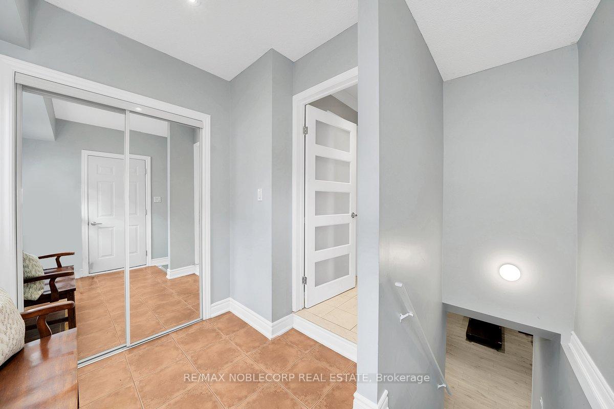 Photo 20 of 3 Castlehill Road, Vaughan, Maple — HOMEH