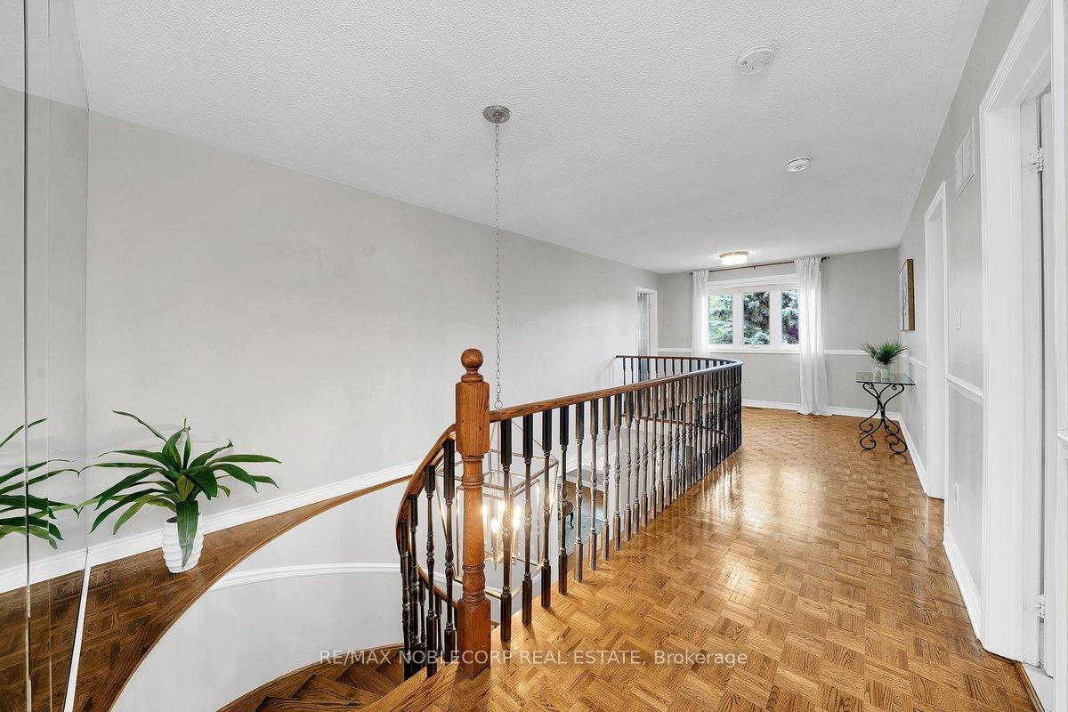 Photo 21 of 3 Castlehill Road, Vaughan, Maple — HOMEH
