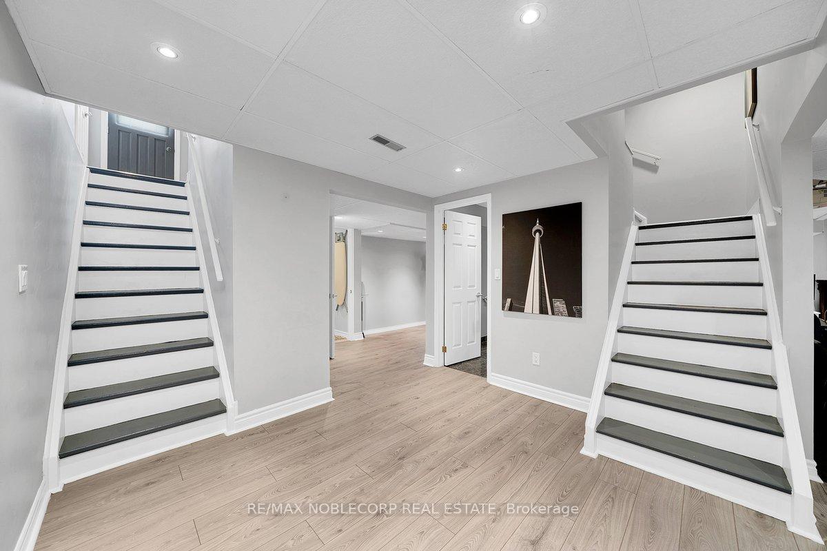 Photo 33 of 3 Castlehill Road, Vaughan, Maple — HOMEH
