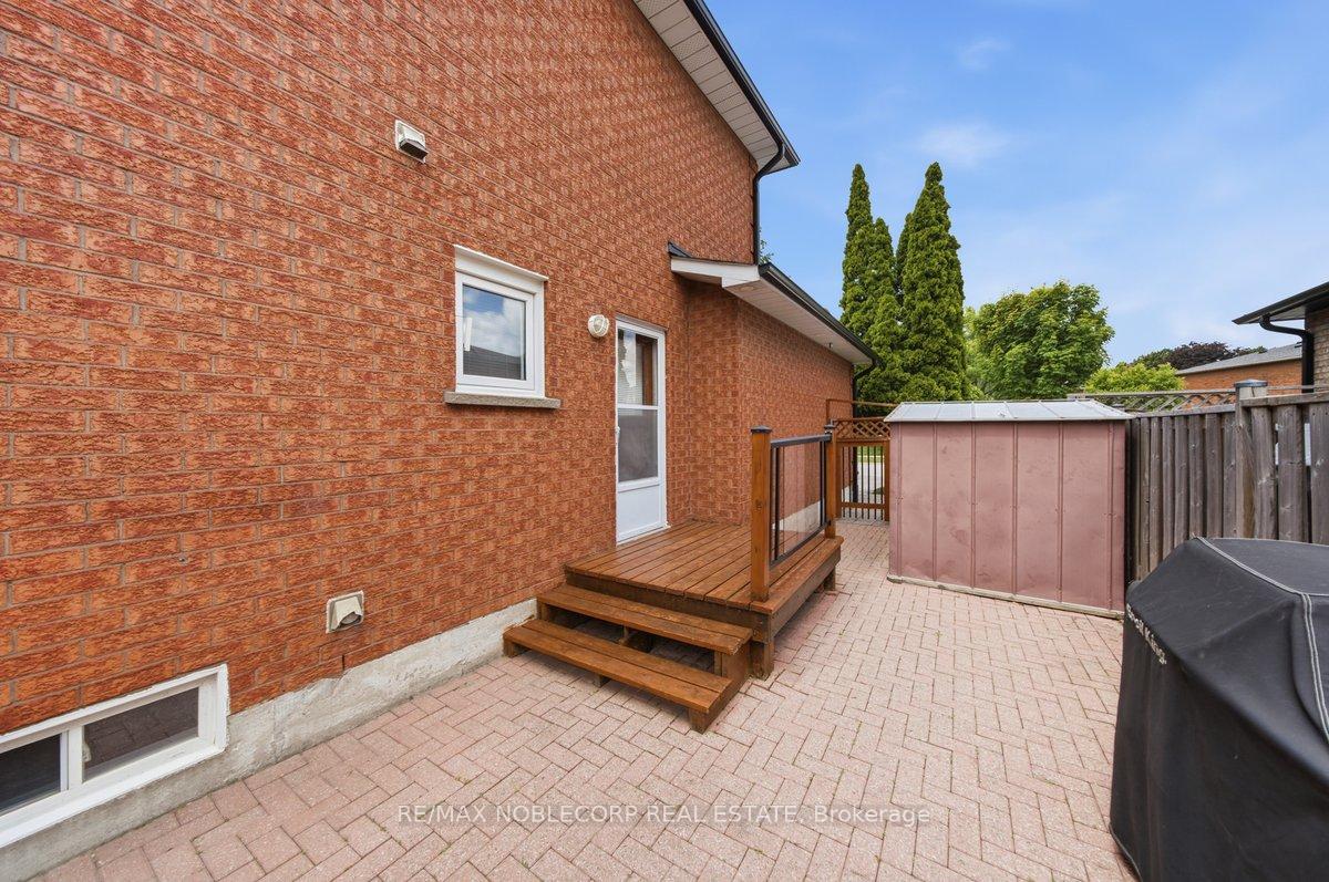 Photo 43 of 3 Castlehill Road, Vaughan, Maple — HOMEH