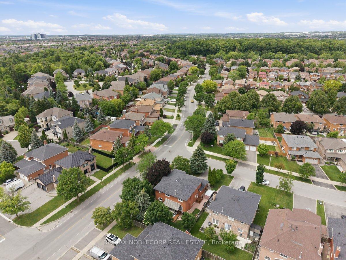 Photo 44 of 3 Castlehill Road, Vaughan, Maple — HOMEH