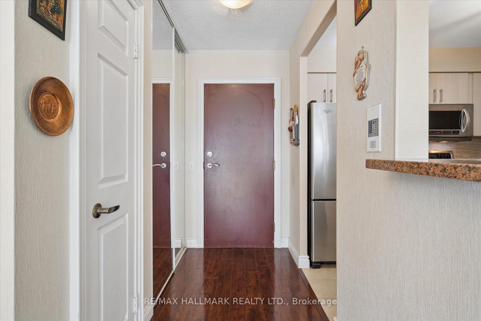 Photo 2 of Unit 512, 81 Townsgate Drive, Vaughan, Crestwood-Springfarm-Yorkhill — HOMEH
