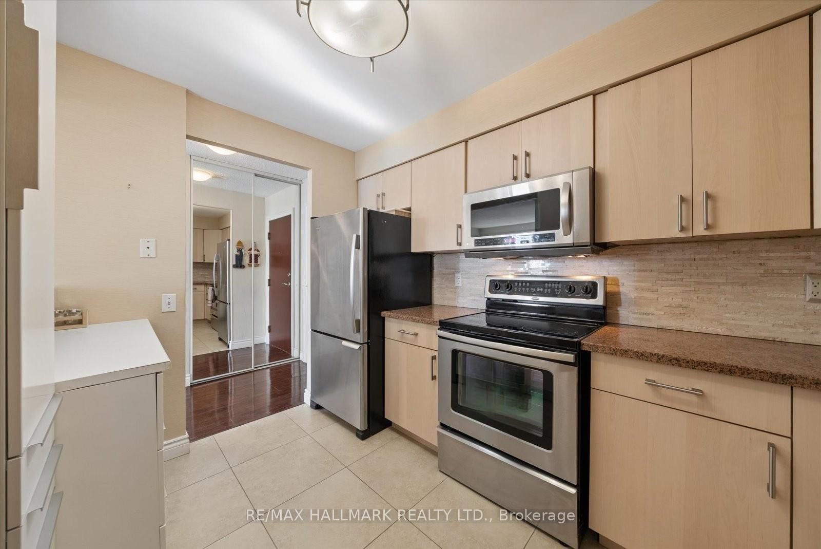 Photo 4 of Unit 512, 81 Townsgate Drive, Vaughan, Crestwood-Springfarm-Yorkhill — HOMEH