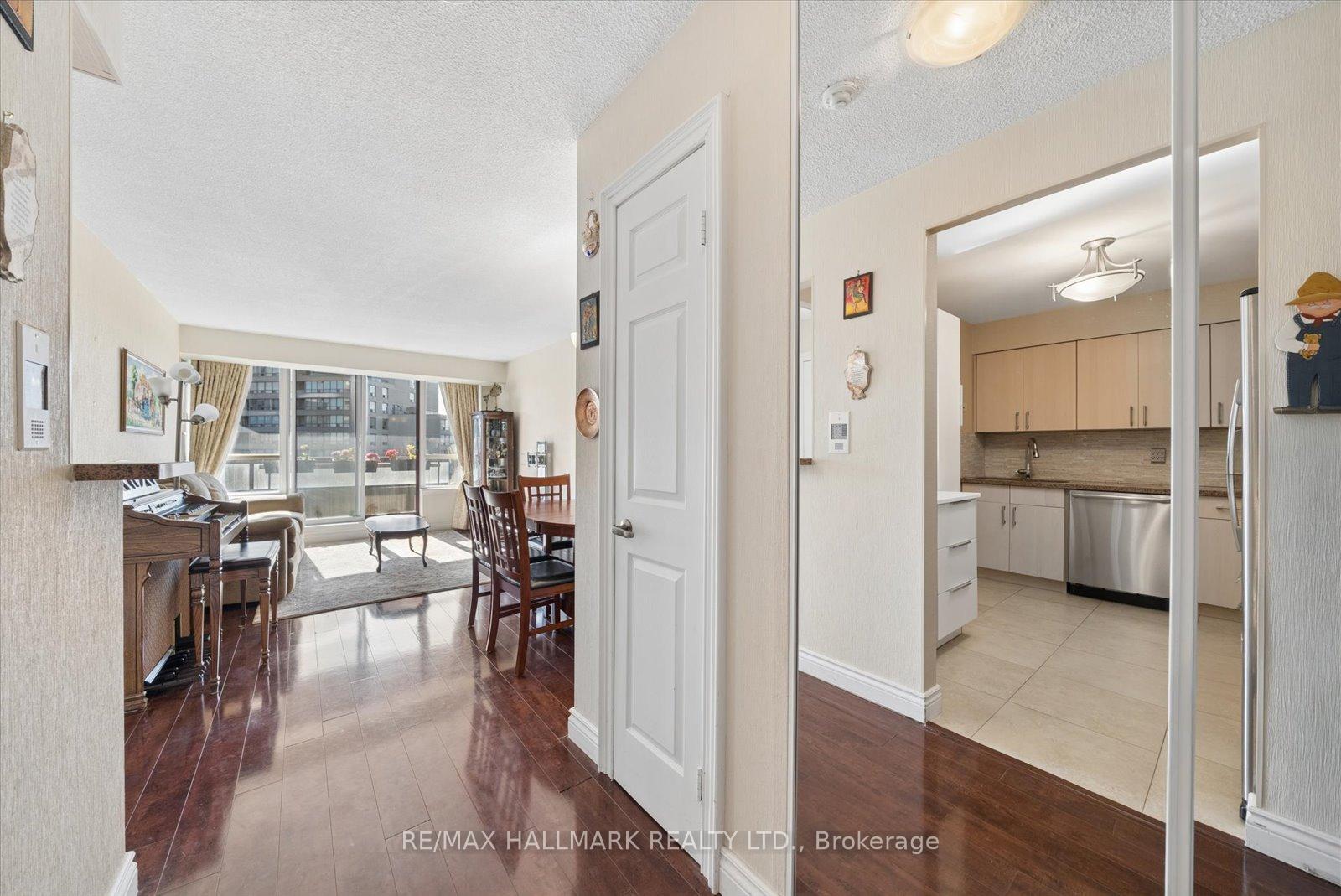 Photo 5 of Unit 512, 81 Townsgate Drive, Vaughan, Crestwood-Springfarm-Yorkhill — HOMEH