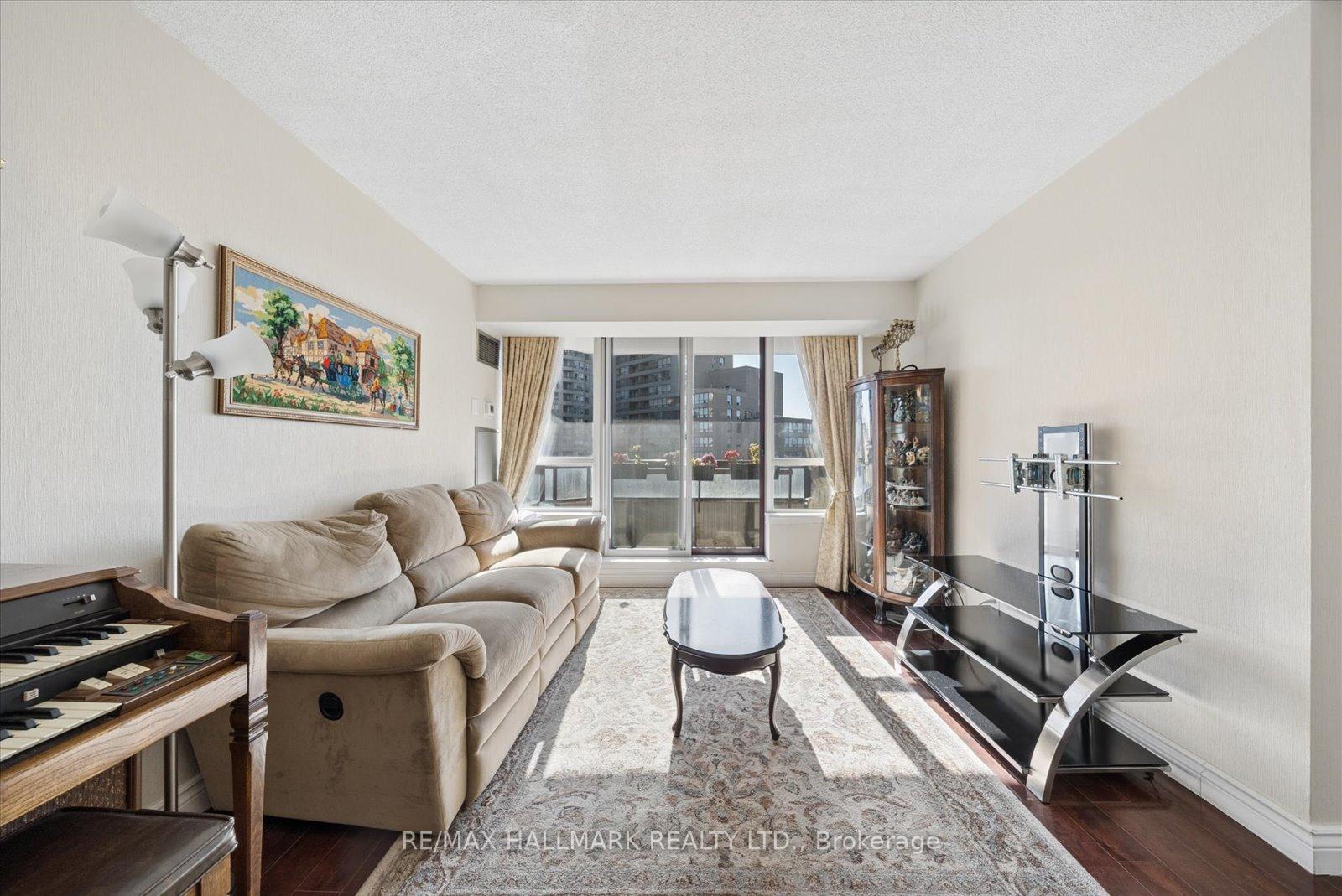 Photo 6 of Unit 512, 81 Townsgate Drive, Vaughan, Crestwood-Springfarm-Yorkhill — HOMEH