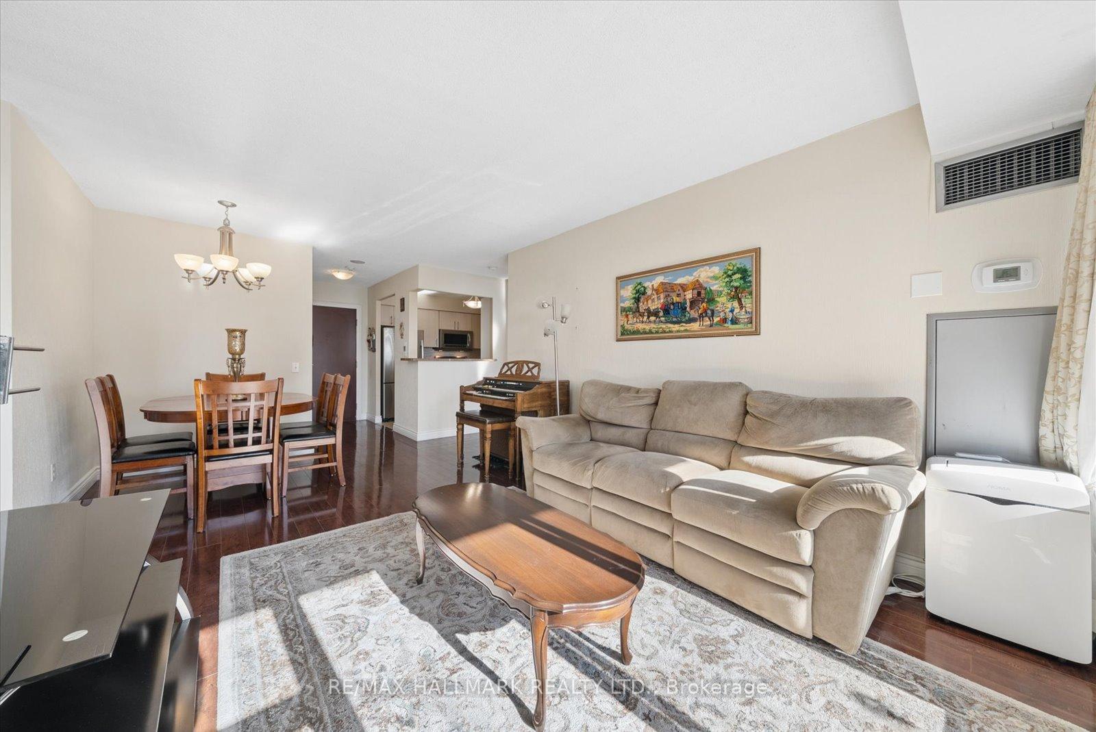 Photo 7 of Unit 512, 81 Townsgate Drive, Vaughan, Crestwood-Springfarm-Yorkhill — HOMEH