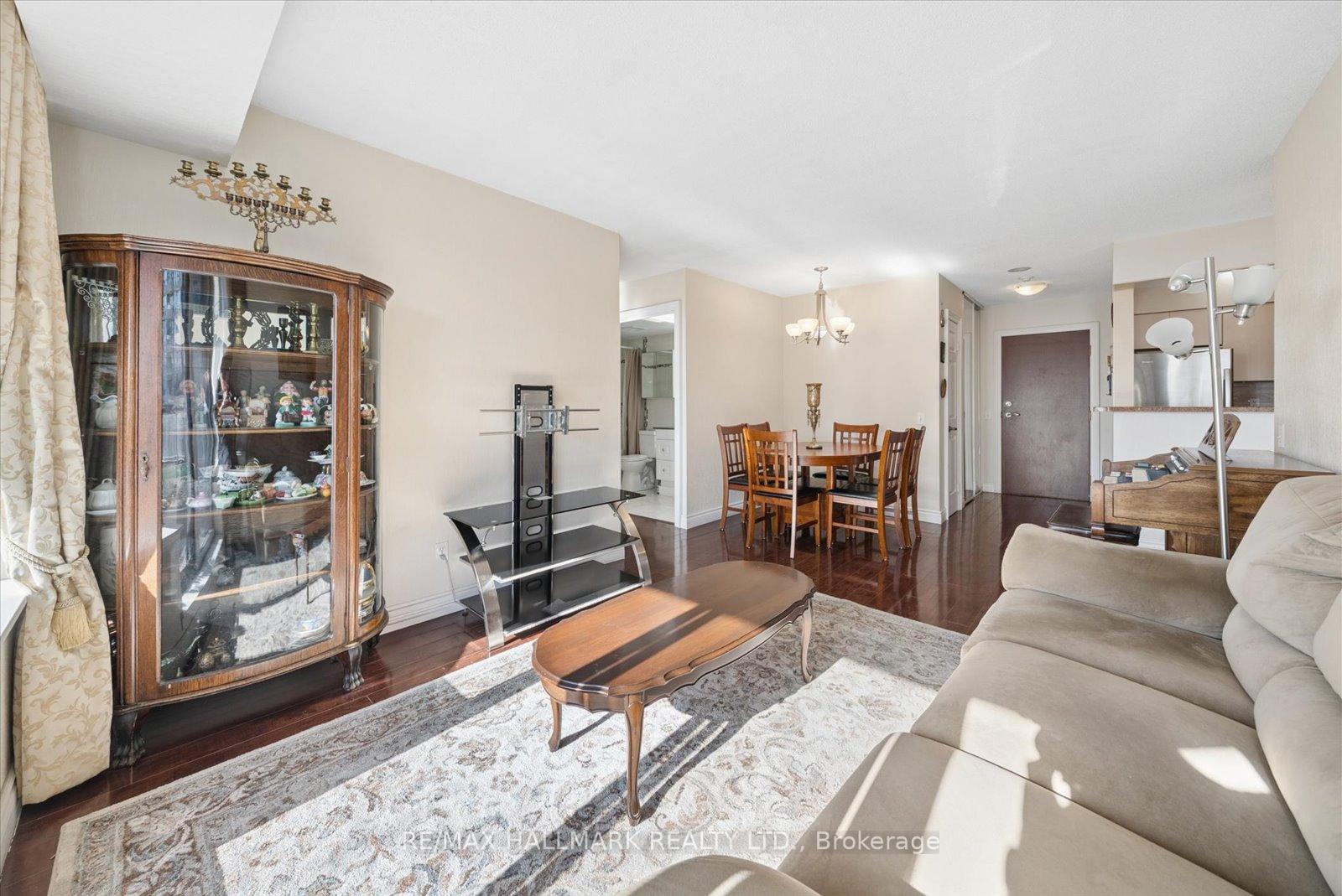 Photo 8 of Unit 512, 81 Townsgate Drive, Vaughan, Crestwood-Springfarm-Yorkhill — HOMEH