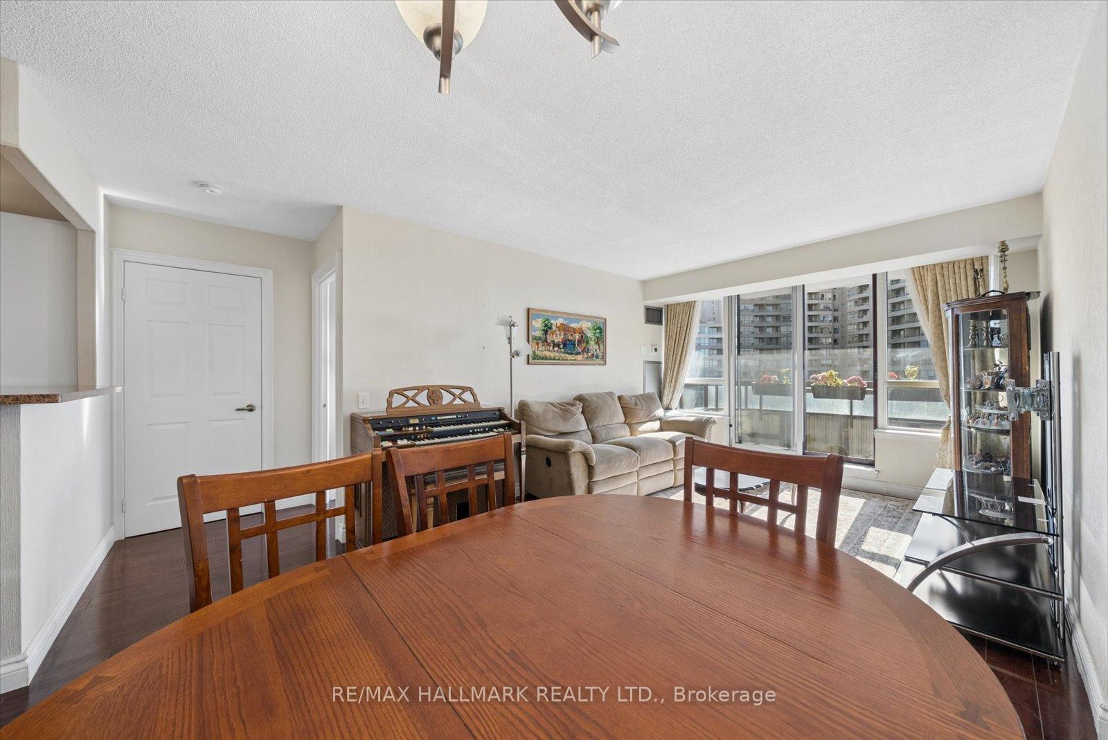 Photo 10 of Unit 512, 81 Townsgate Drive, Vaughan, Crestwood-Springfarm-Yorkhill — HOMEH