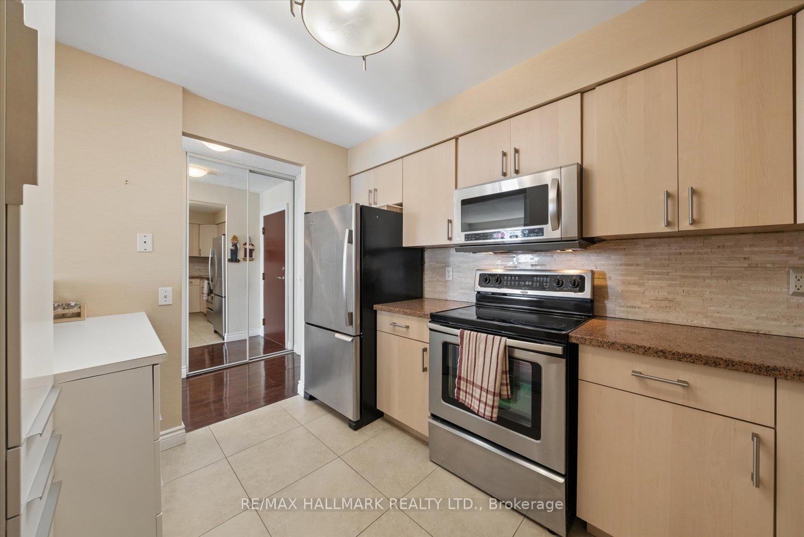 Photo 12 of Unit 512, 81 Townsgate Drive, Vaughan, Crestwood-Springfarm-Yorkhill — HOMEH