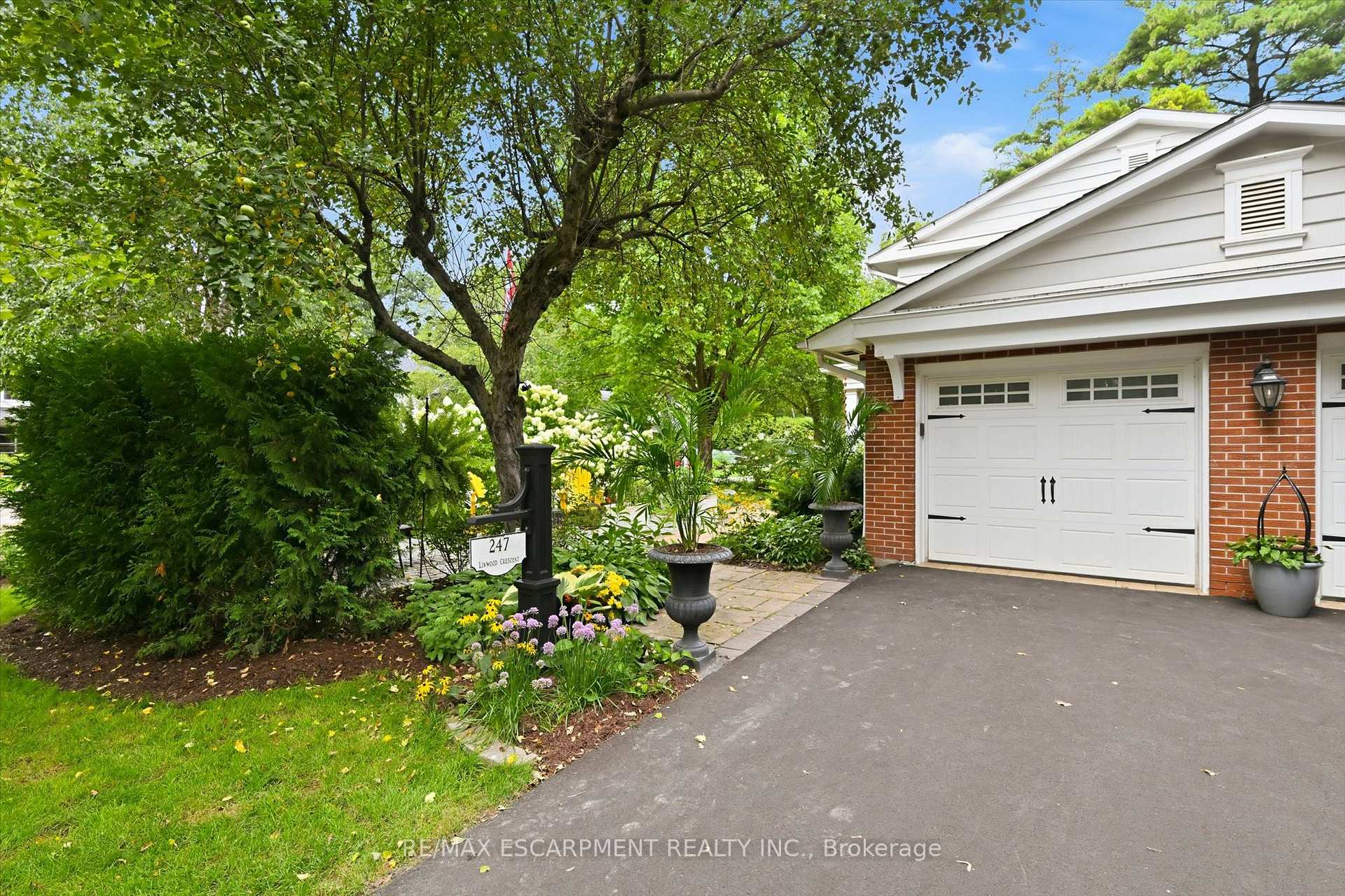 Photo 5 of 247 Linwood Crescent, Burlington, Appleby — HOMEH