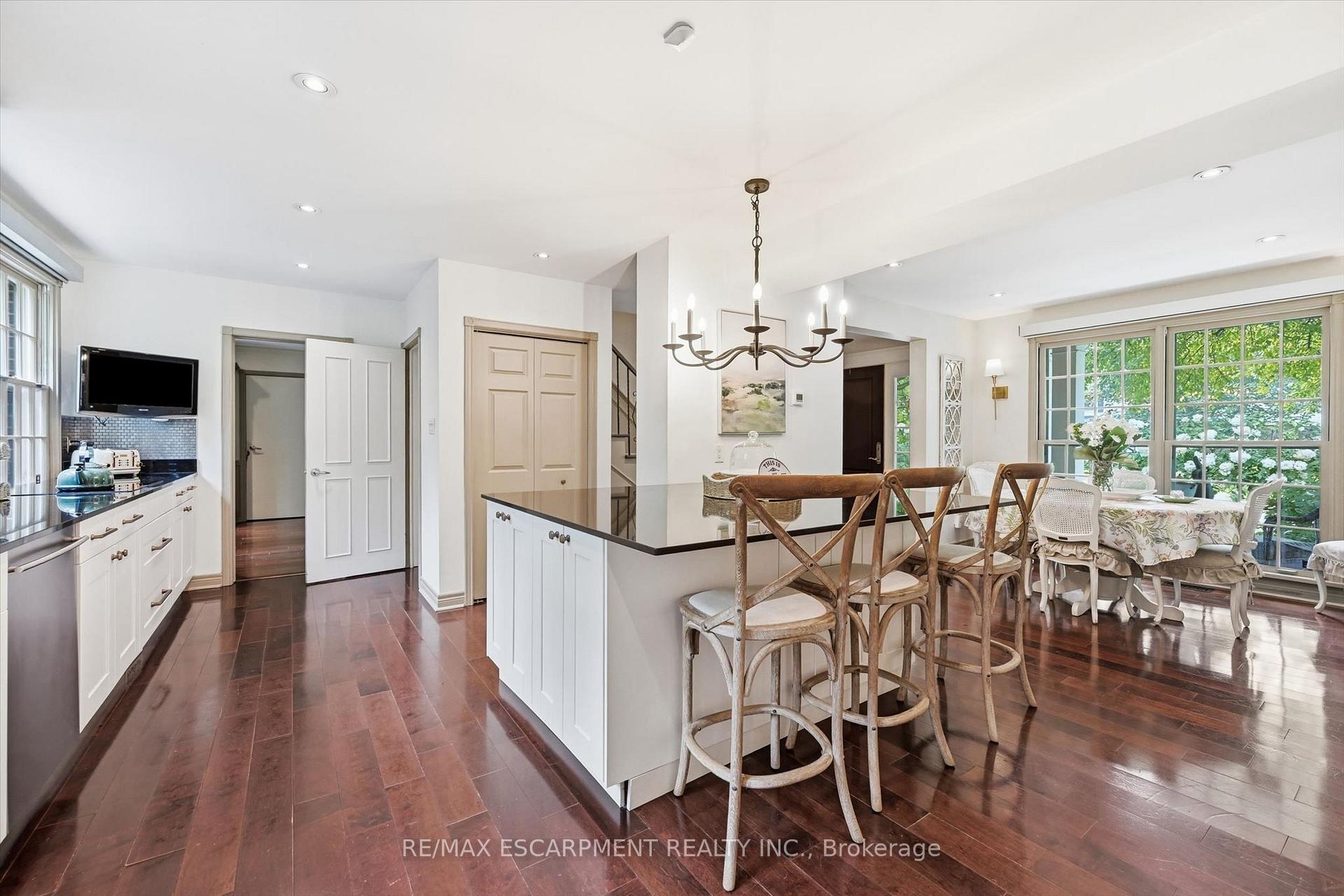 Photo 18 of 247 Linwood Crescent, Burlington, Appleby — HOMEH