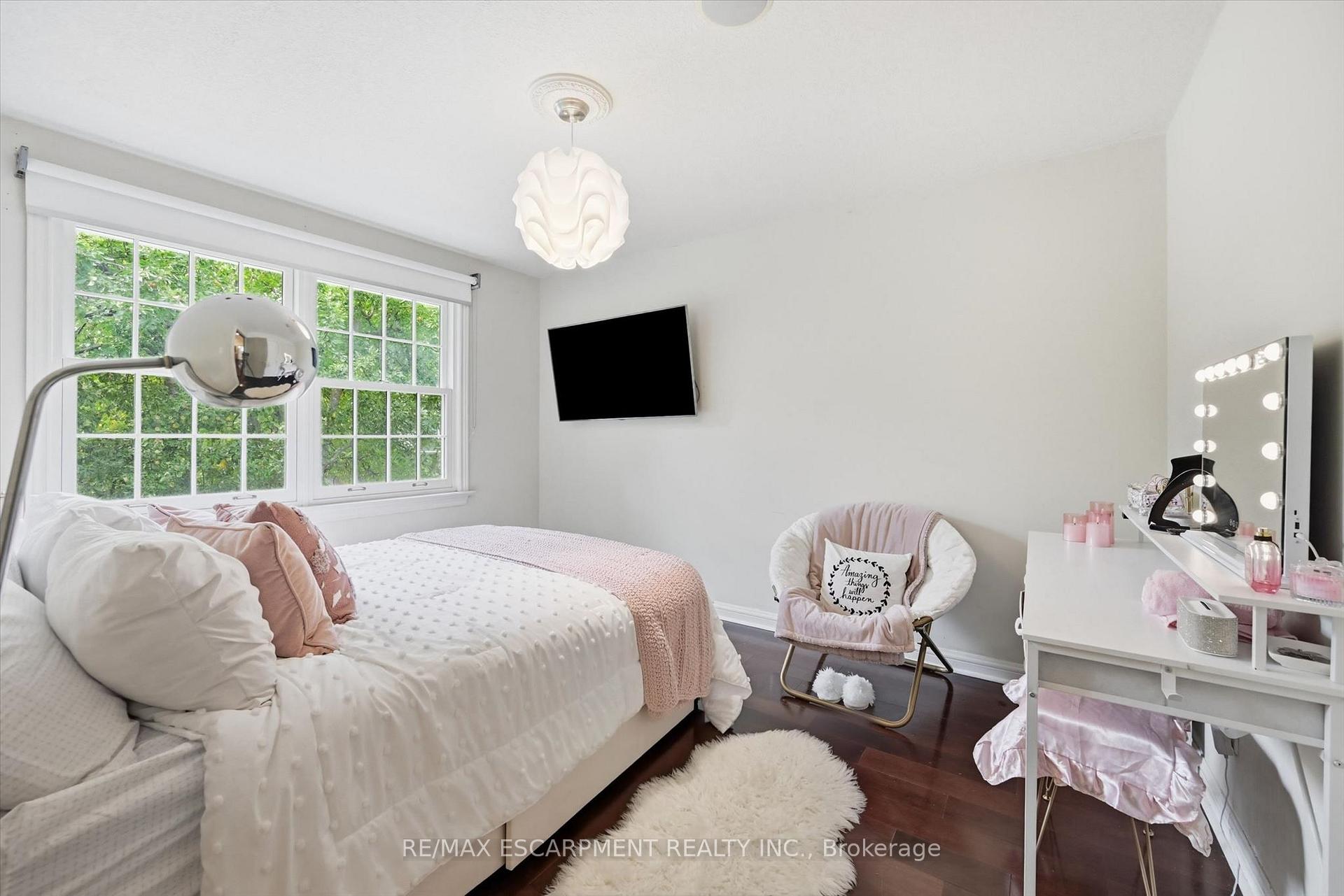 Photo 33 of 247 Linwood Crescent, Burlington, Appleby — HOMEH