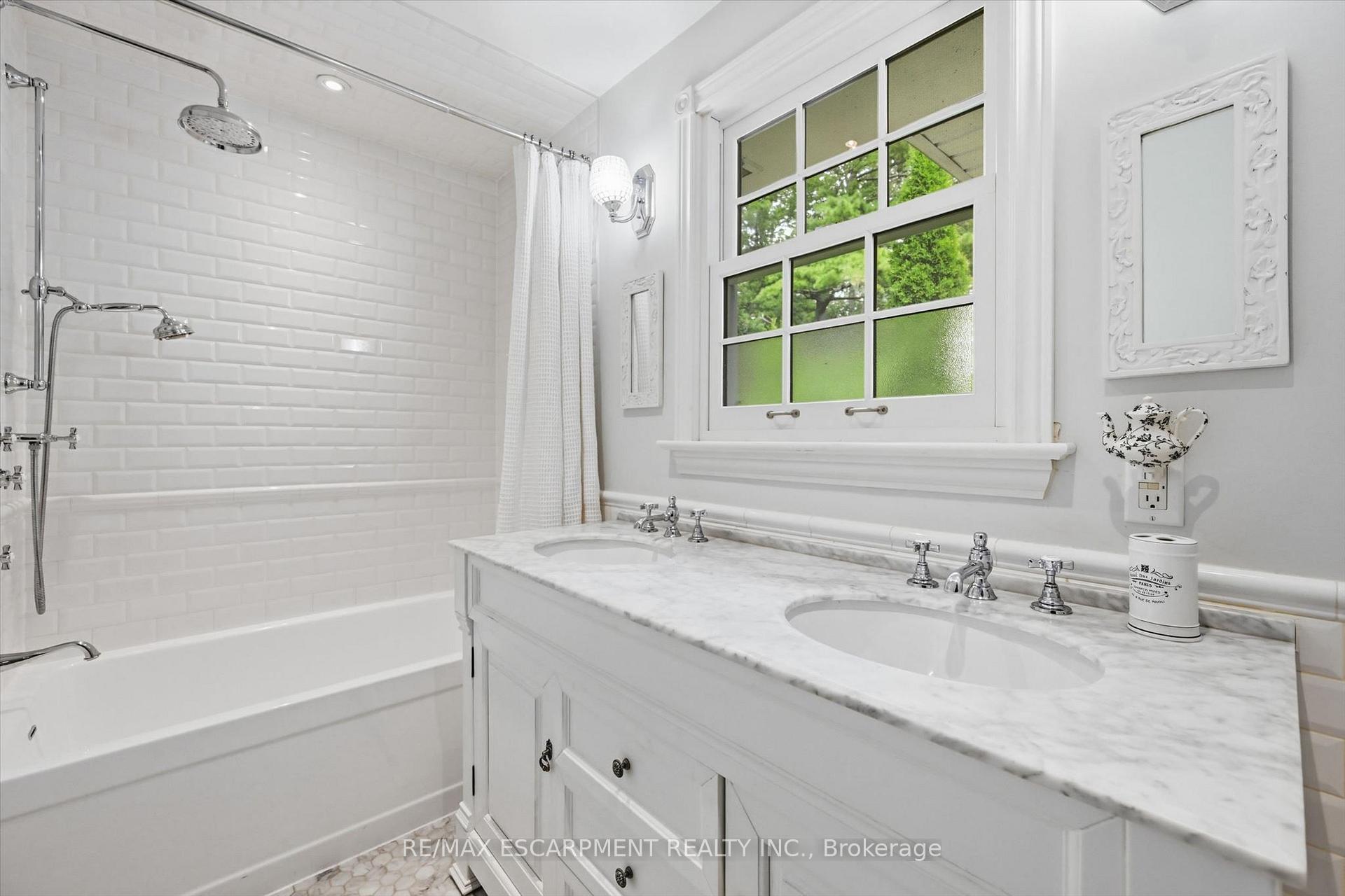 Photo 37 of 247 Linwood Crescent, Burlington, Appleby — HOMEH