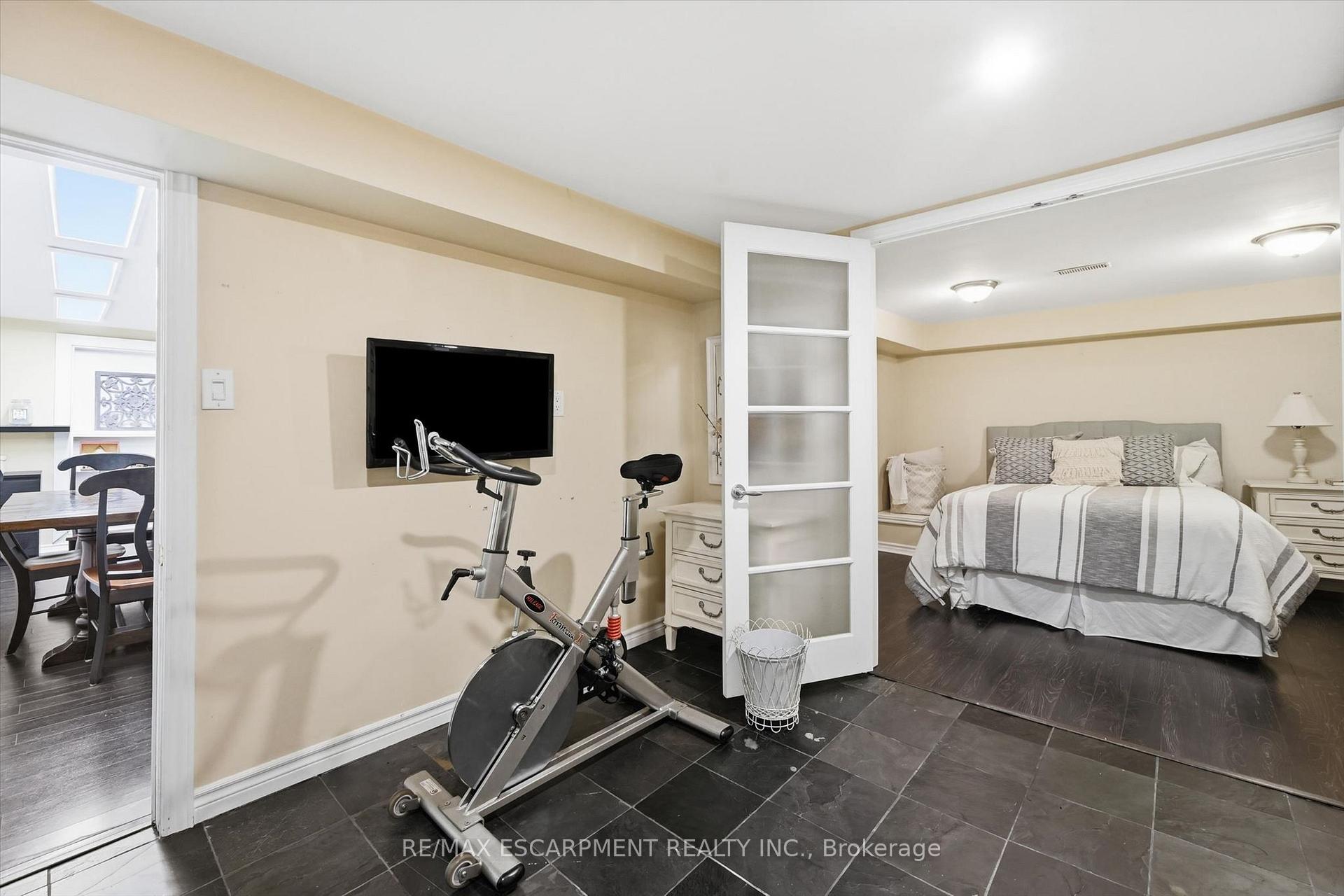 Photo 40 of 247 Linwood Crescent, Burlington, Appleby — HOMEH
