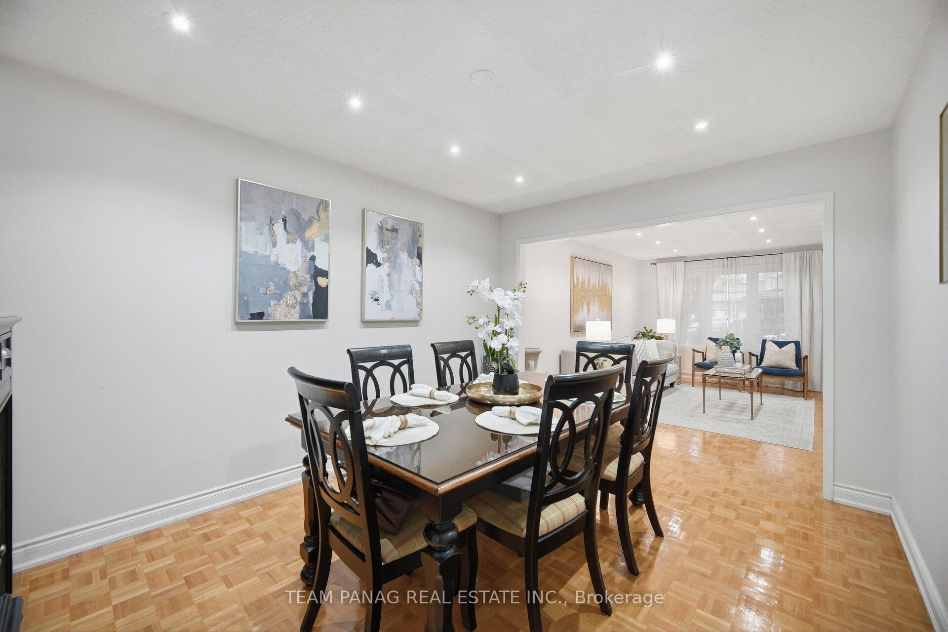 Photo 12 of 129 Bankview Circle, Etobicoke, West Humber-Clairville — HOMEH