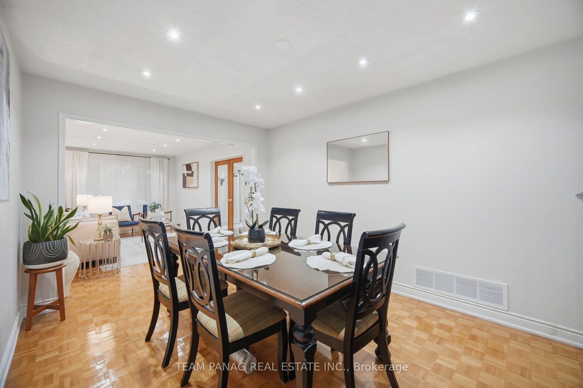 Photo 13 of 129 Bankview Circle, Etobicoke, West Humber-Clairville — HOMEH
