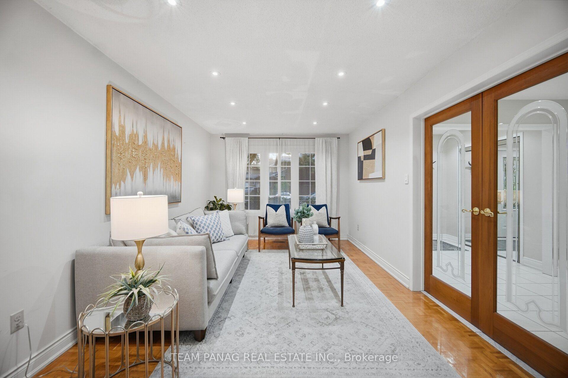 Photo 14 of 129 Bankview Circle, Etobicoke, West Humber-Clairville — HOMEH
